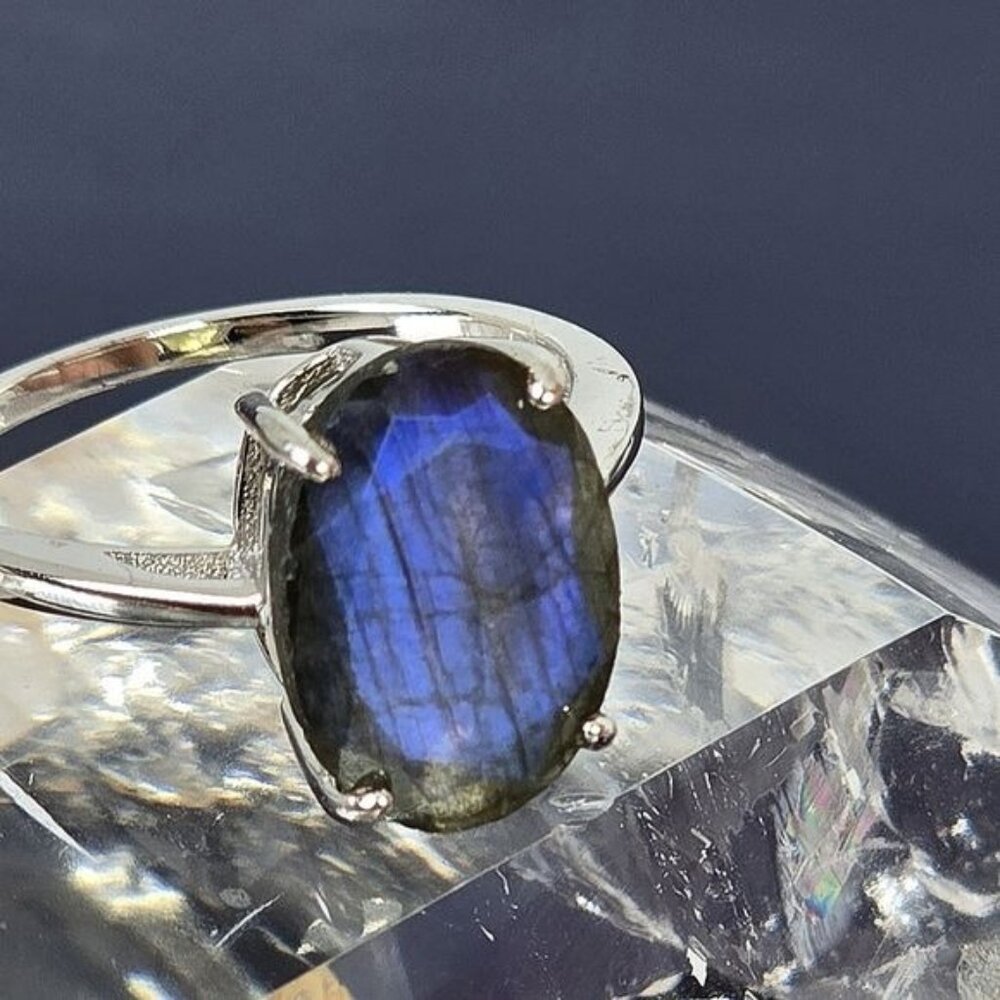 925 Sterling Silver Ring Sz 8.75 with Natural Labradorite 14x10mm Gemstone.